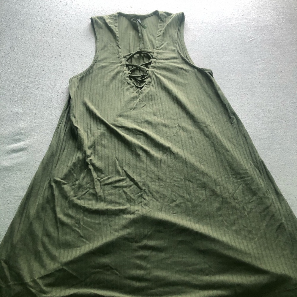 sleeveless dress